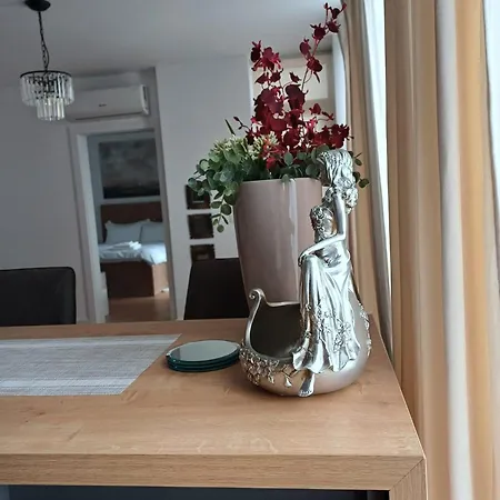 Dina - 68 Апартаменты *