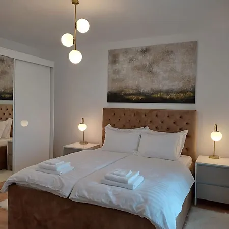 Dina - 68 Апартаменты *