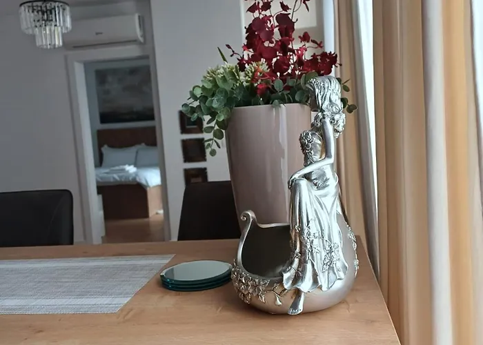 Dina - 68 Apartment *